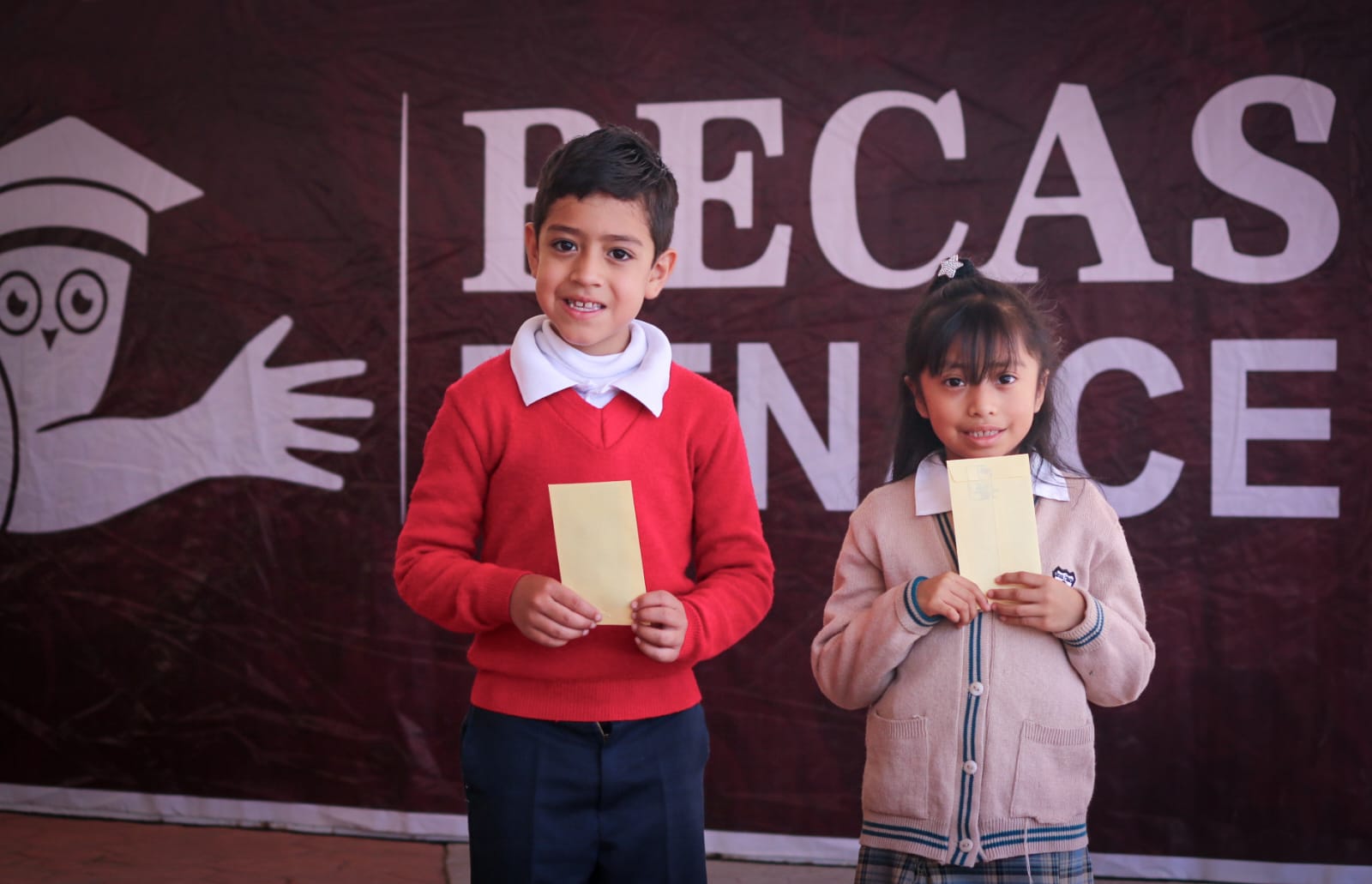 Acolman entrega tres mil Becas Renace a estudiantes de Primarias y Secundarias públicas
